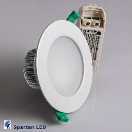 900 lumen, 9-watt LED downlight (fits 102-138 mm cut-out)